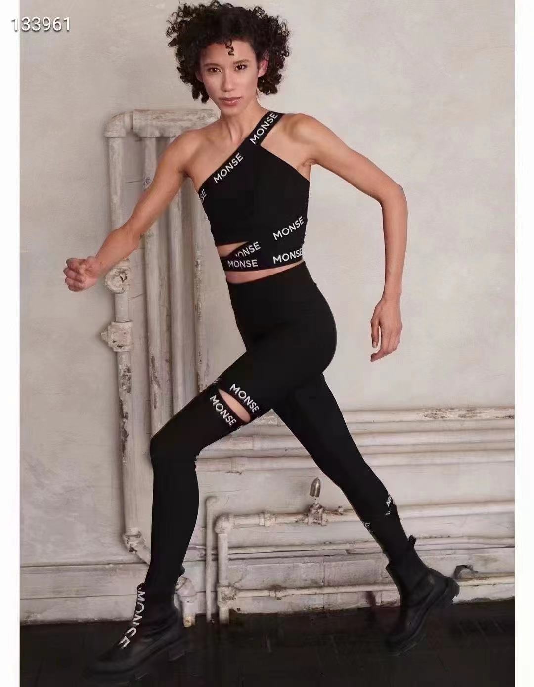 Spot between 11 c - 3 y