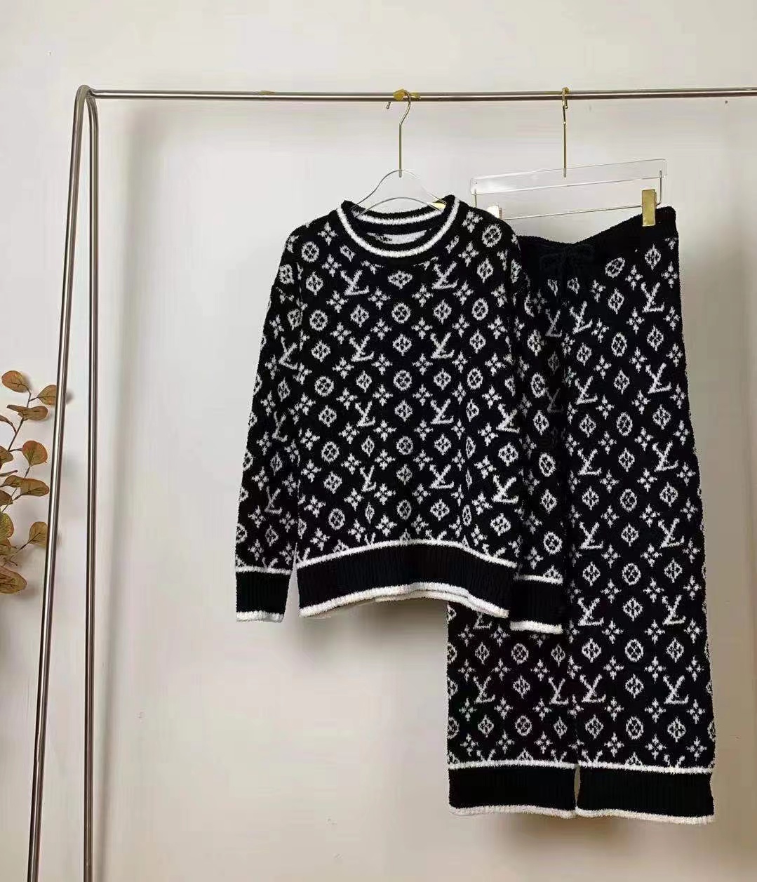 Spot between 11 c - 3 y