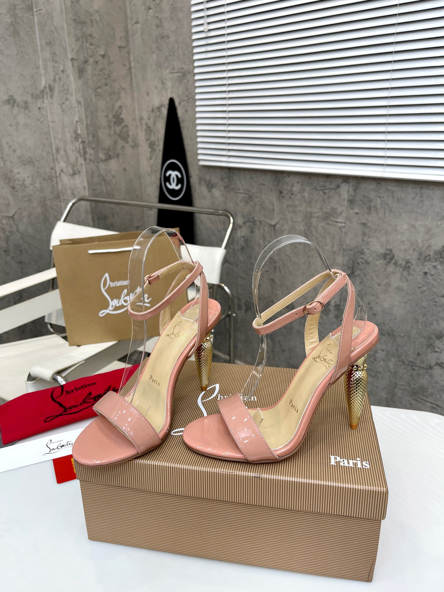 Spot between 11 c - 3 y