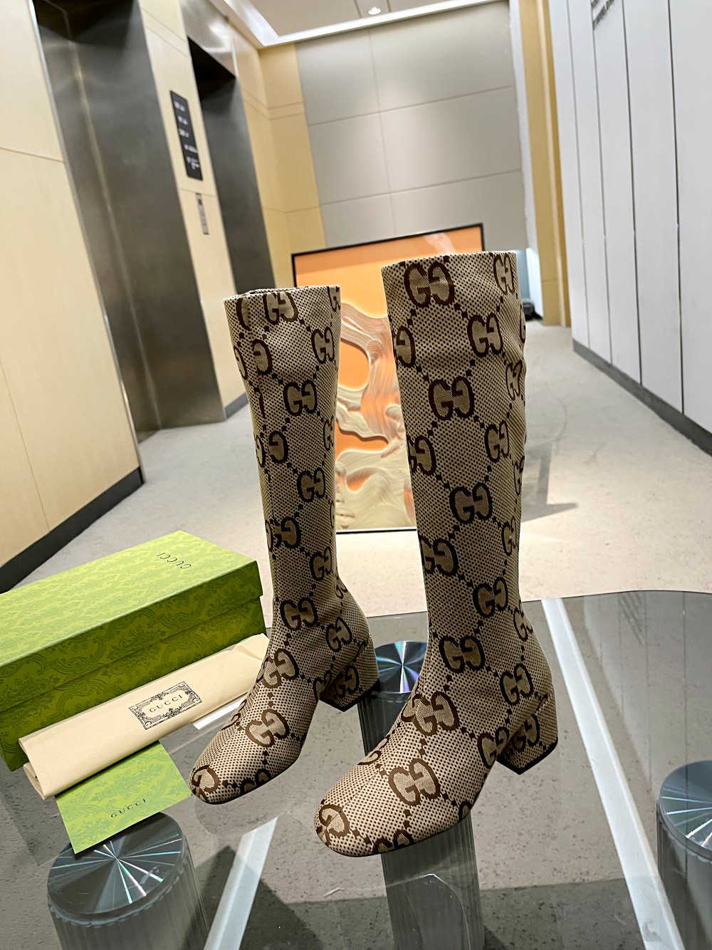 Spot between 11 c - 3 y