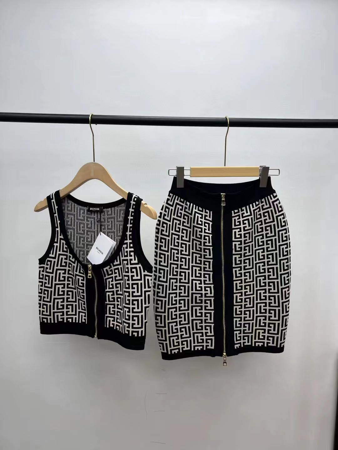 Spot between 11 c - 3 y