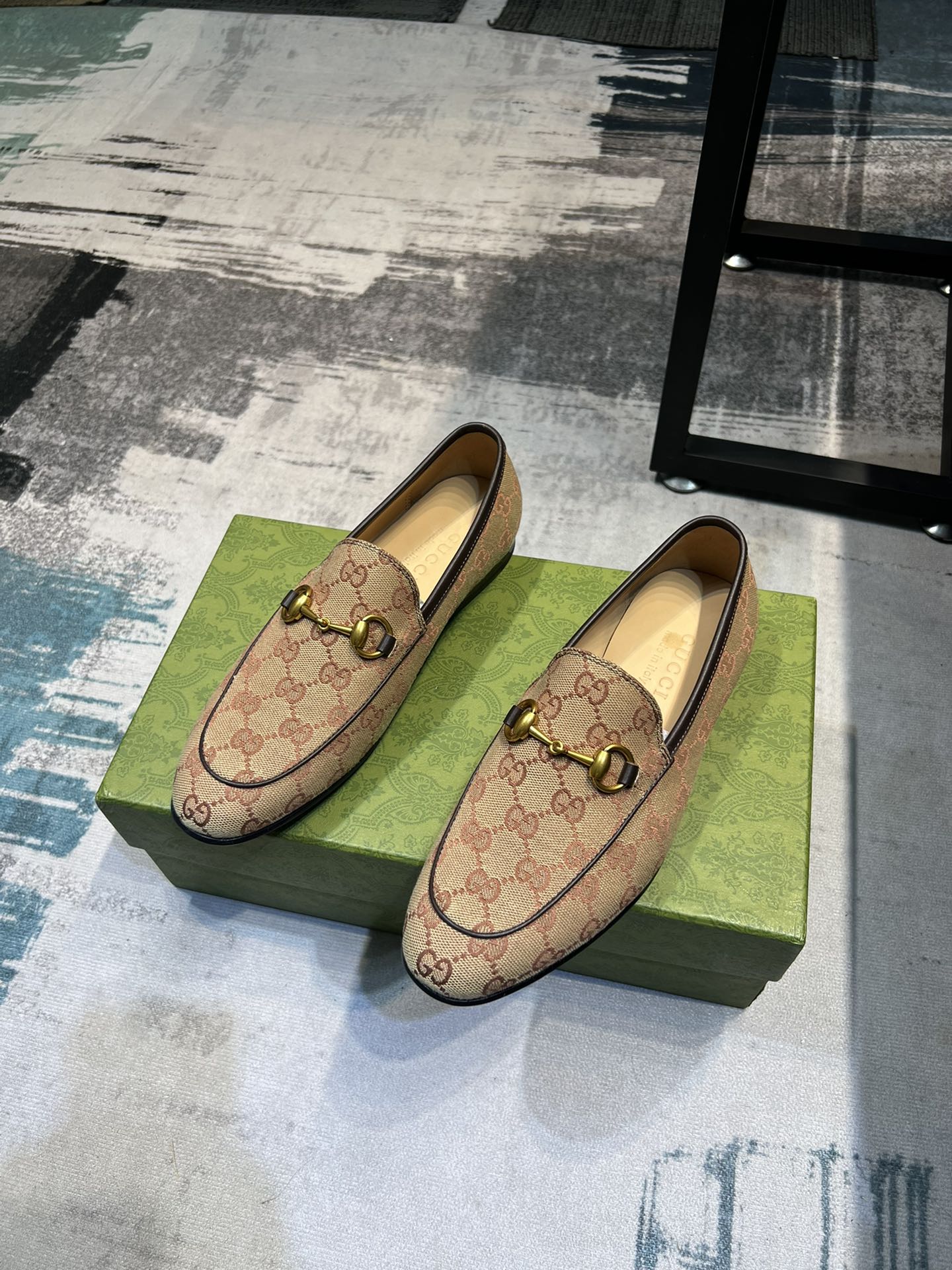 Spot between 11 c - 3 y