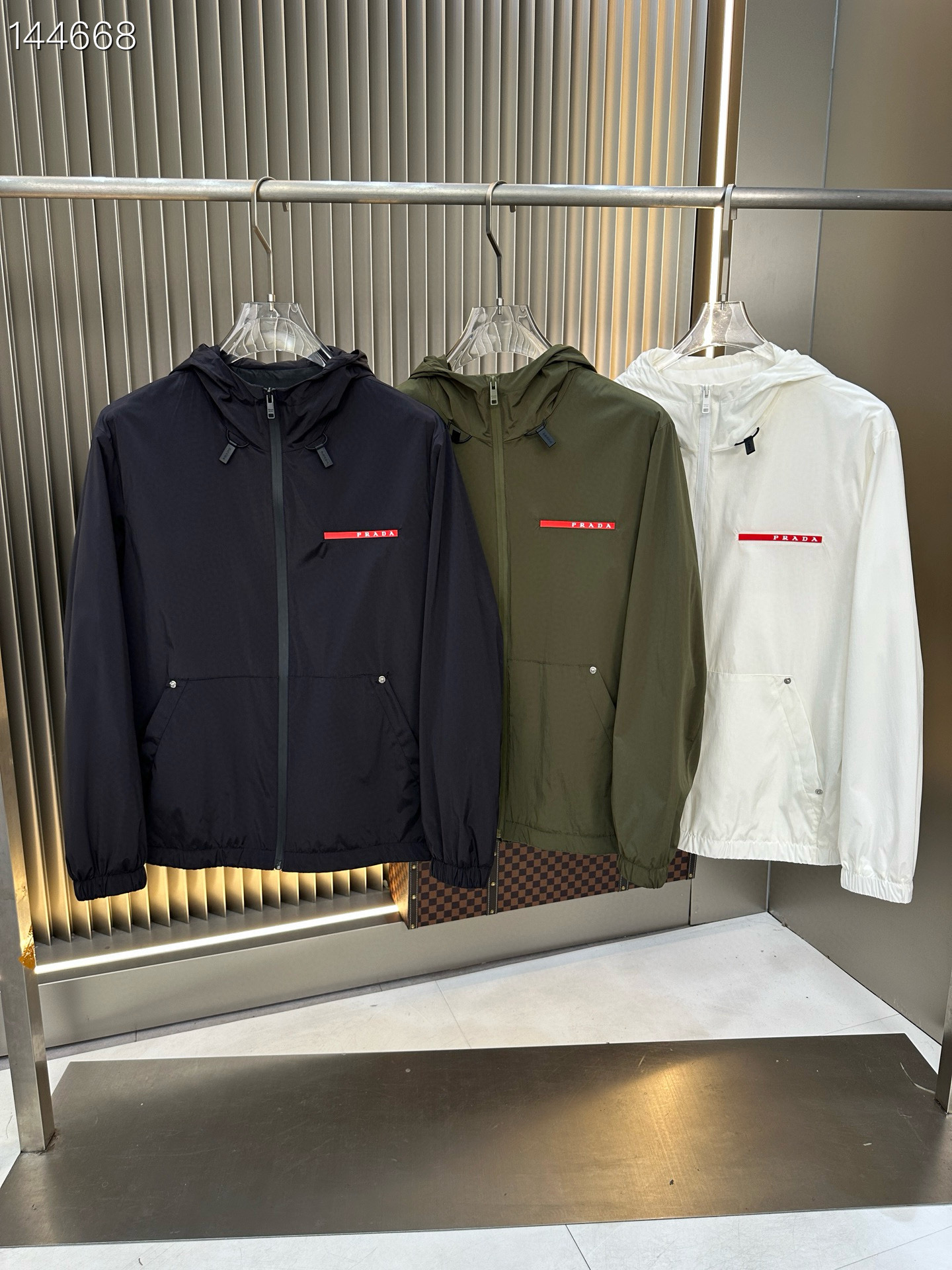 Spot between 11 c - 3 y