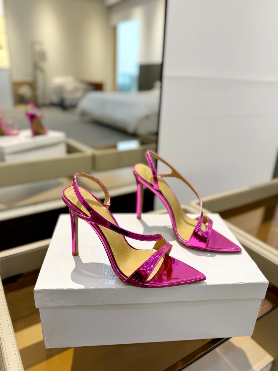 Spot between 11 c - 3 y